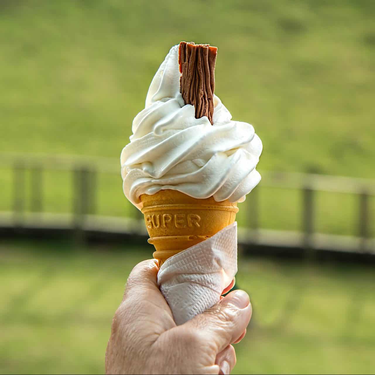 ice-cream-cone-1579124_1920